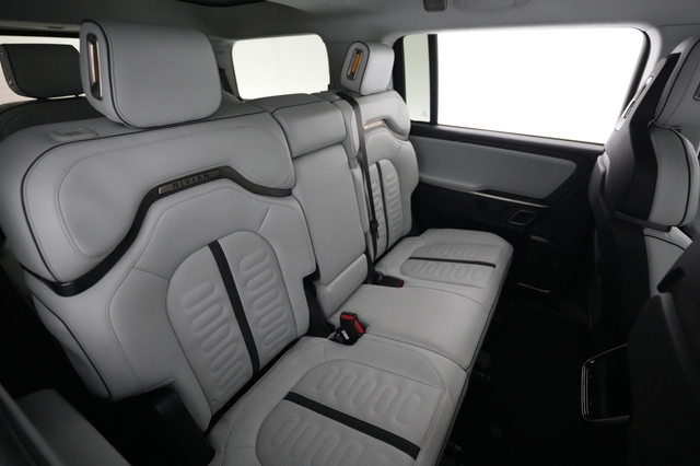 2023 Rivian R1S