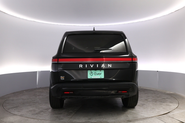 2023 Rivian R1S
