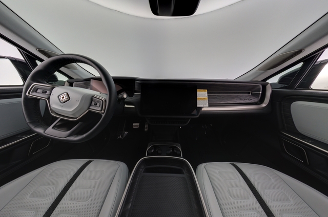 2023 Rivian R1S