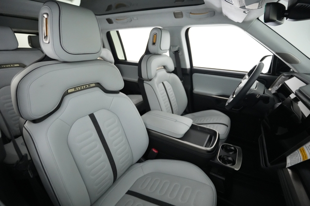 2023 Rivian R1S