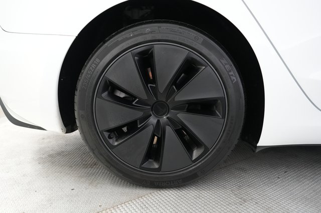 2025 Tesla Model 3 — photo 17 of 21