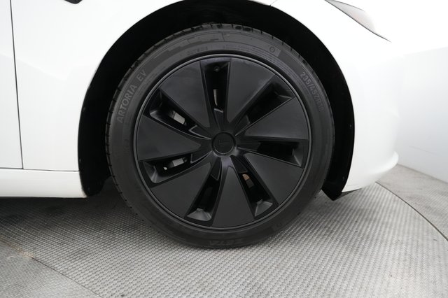 2025 Tesla Model 3 — photo 16 of 21