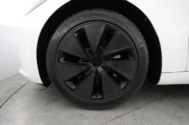 2025 Tesla Model 3 — photo 15 of 21