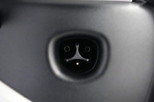 2025 Tesla Model 3 — photo 8 of 21
