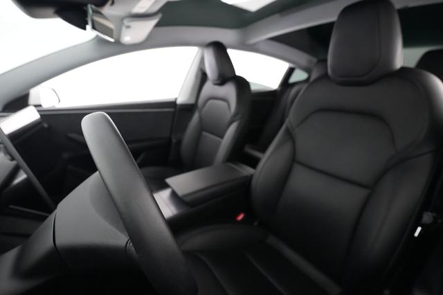 2025 Tesla Model 3 — photo 3 of 21
