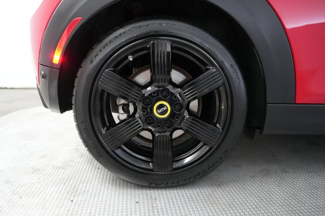 2022 MINI Cooper SE — photo 17 of 23