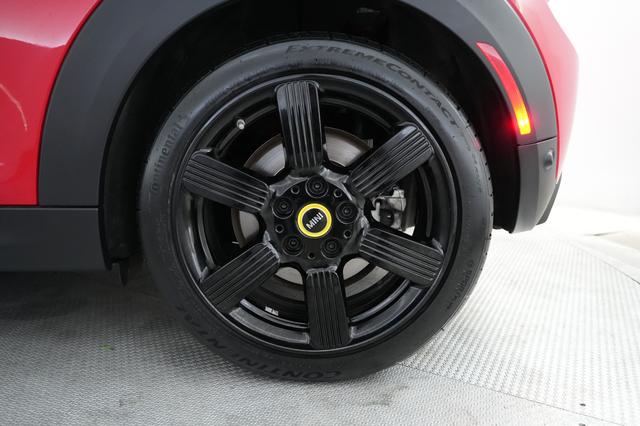 2022 MINI Cooper SE — photo 7 of 23