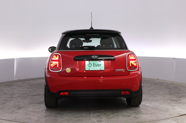 2022 MINI Cooper SE — photo 12 of 23