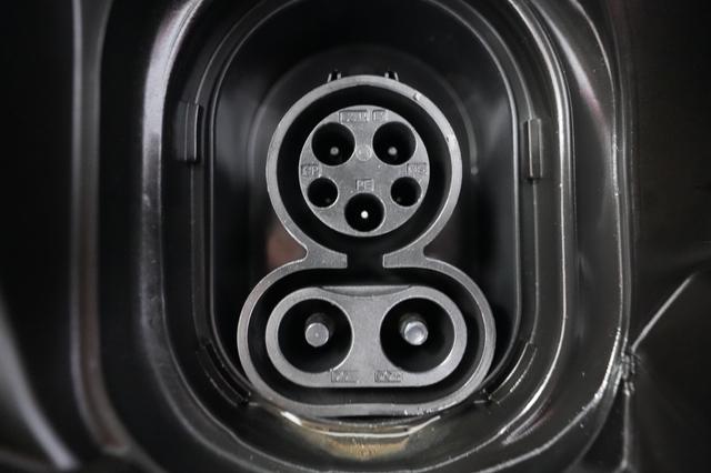 2022 MINI Cooper SE — photo 8 of 23