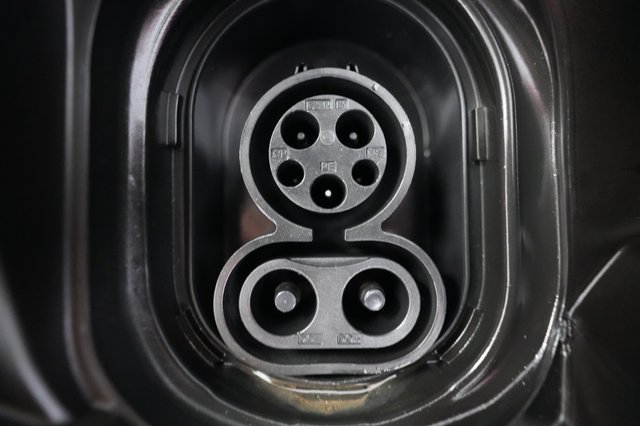 2022 MINI Cooper SE — photo 8 of 23