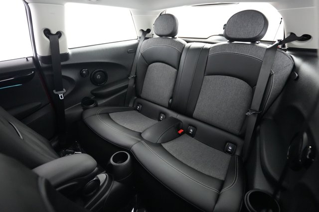 2022 MINI Cooper SE — photo 19 of 23
