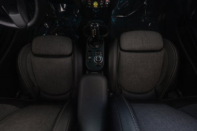 2022 MINI Cooper SE — photo 20 of 23