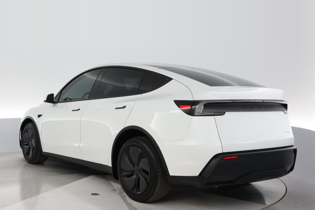 2026 Tesla Model Y — photo 11 of 19