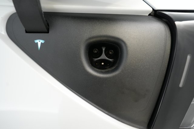 2026 Tesla Model Y — photo 8 of 19