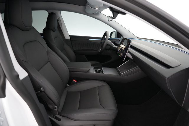 2026 Tesla Model Y — photo 16 of 19