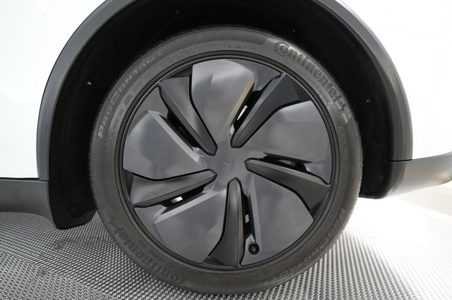 2026 Tesla Model Y — photo 7 of 19