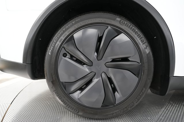 2026 Tesla Model Y — photo 15 of 19