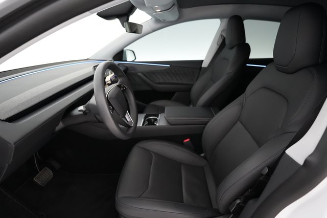 2026 Tesla Model Y — photo 3 of 19