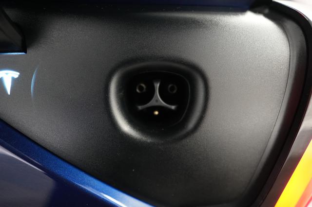 2023 Tesla Model 3 — photo 8 of 21