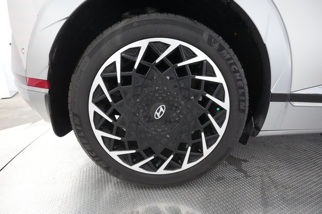 2024 Hyundai IONIQ 5 — photo 16 of 31