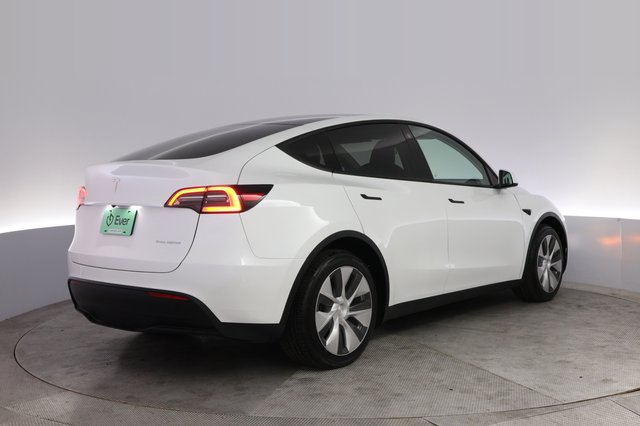 2023 Tesla Model Y — photo 2 of 24