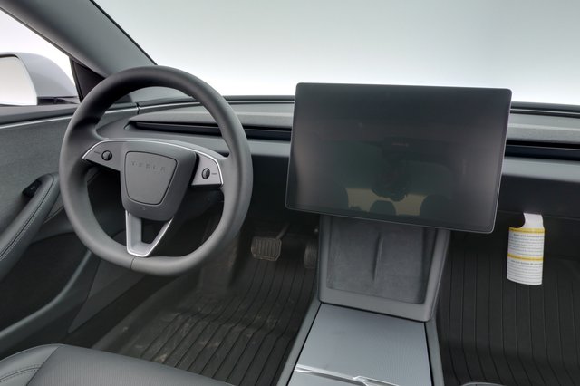 2025 Tesla Model 3 — photo 18 of 24