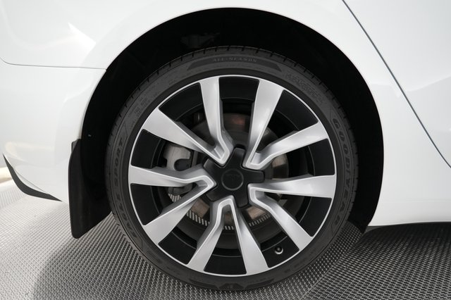2025 Tesla Model 3 — photo 15 of 24