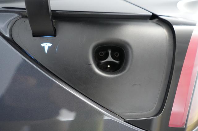 2023 Tesla Model 3 — photo 8 of 24