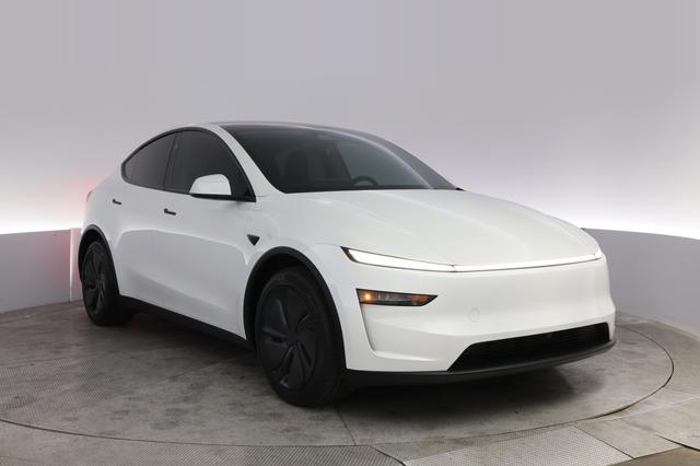 2026 Tesla Model Y — photo 10 of 21