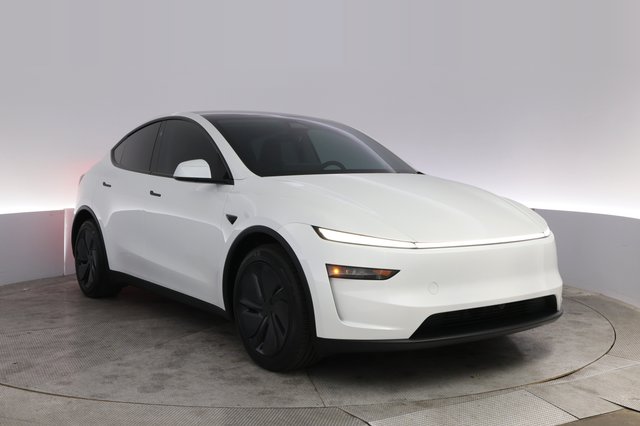 2026 Tesla Model Y — photo 10 of 21
