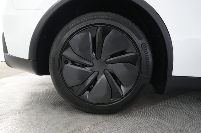 2026 Tesla Model Y — photo 17 of 21