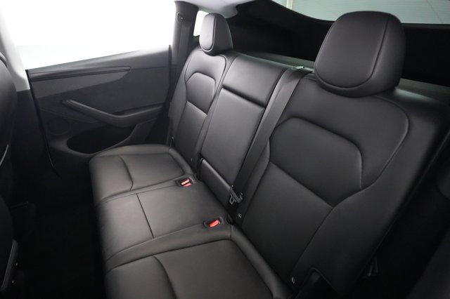 2026 Tesla Model Y — photo 19 of 21