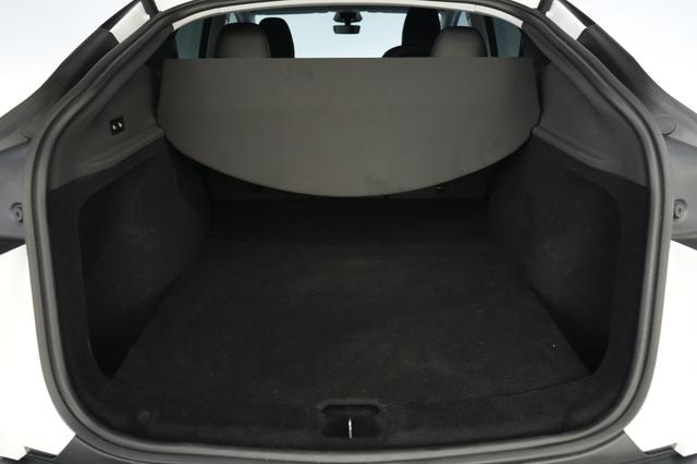 2026 Tesla Model Y — photo 6 of 21