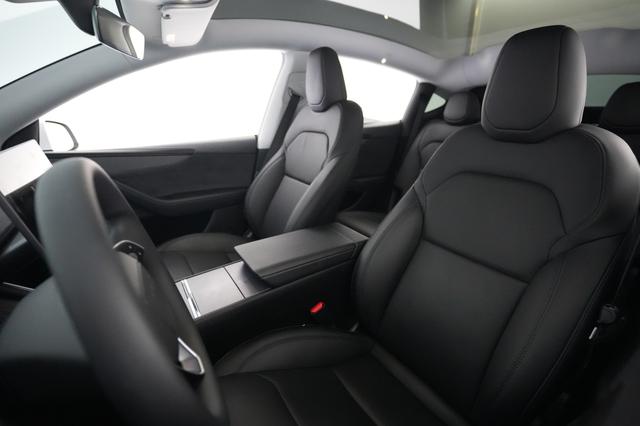 2026 Tesla Model Y — photo 3 of 21