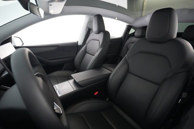 2026 Tesla Model Y — photo 3 of 21