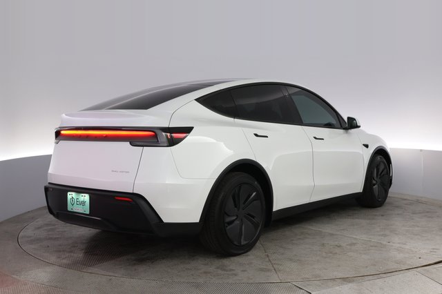 2026 Tesla Model Y — photo 2 of 21