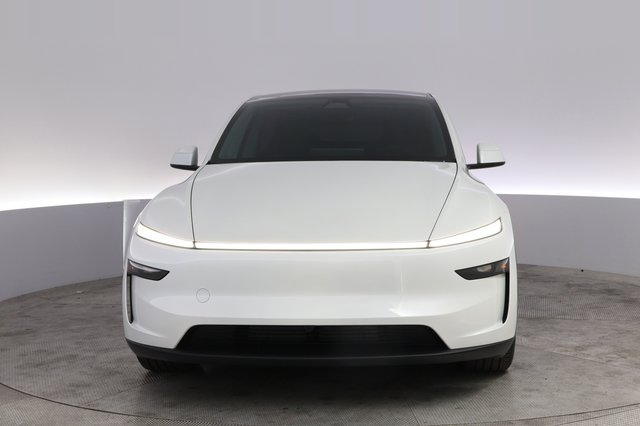 2026 Tesla Model Y — photo 9 of 21