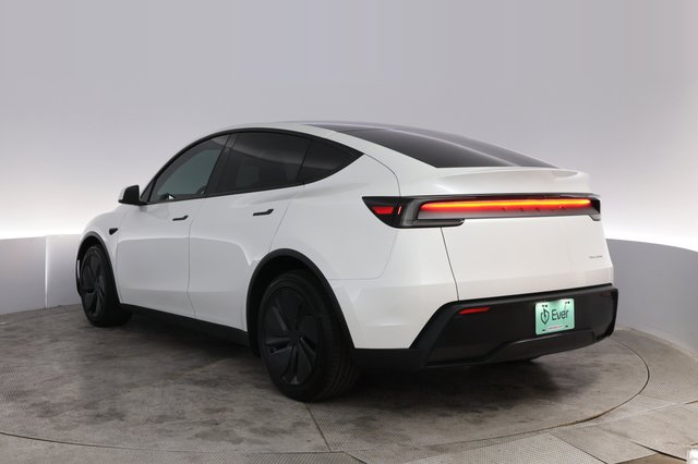 2026 Tesla Model Y — photo 13 of 21