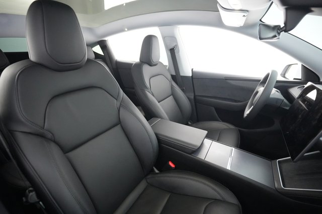 2026 Tesla Model Y — photo 18 of 21