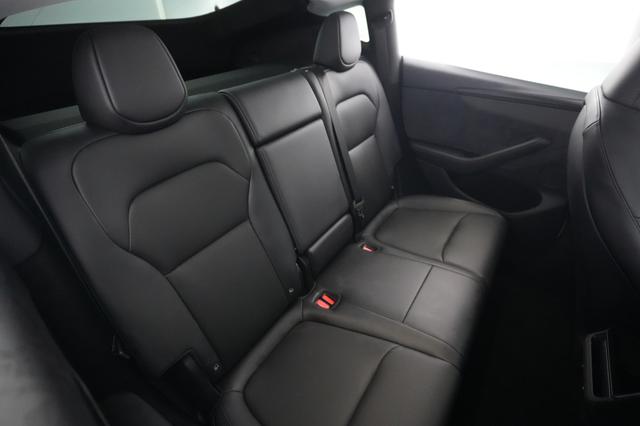 2026 Tesla Model Y — photo 4 of 21