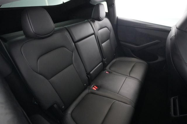 2026 Tesla Model Y — photo 4 of 21