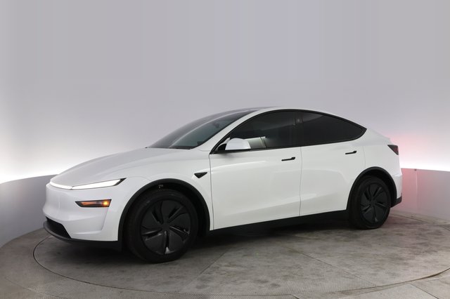 2026 Tesla Model Y — photo 14 of 21