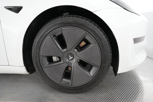 2023 Tesla Model 3 — photo 7 of 21
