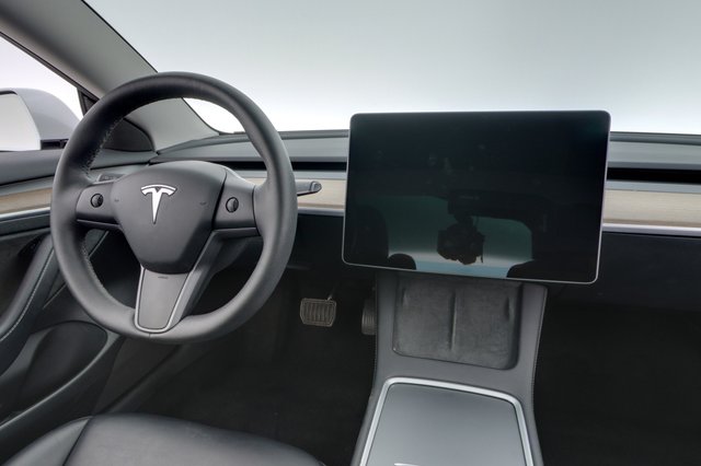2023 Tesla Model 3 — photo 18 of 21