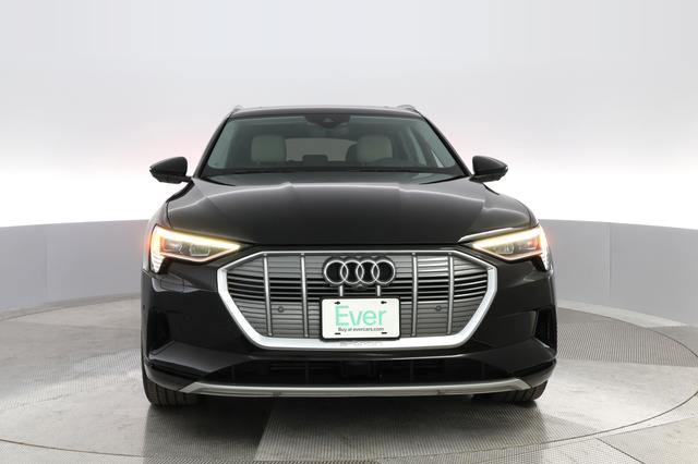2019 Audi e-tron — photo 5 of 35