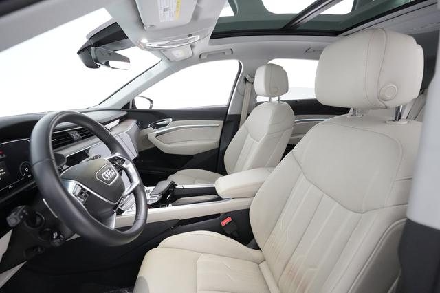 2019 Audi e-tron — photo 3 of 35
