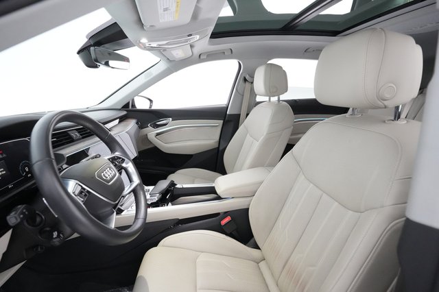 2019 Audi e-tron — photo 3 of 35
