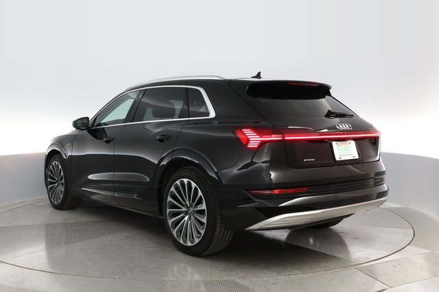 2019 Audi e-tron — photo 9 of 35
