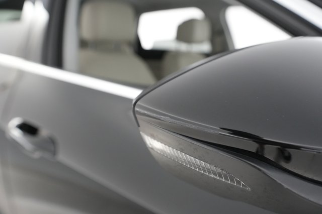 2019 Audi e-tron — photo 30 of 35