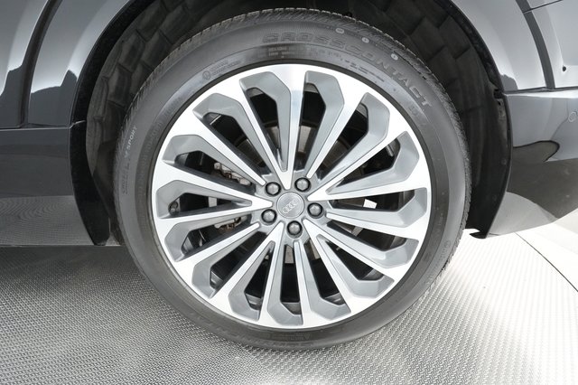 2019 Audi e-tron — photo 13 of 35